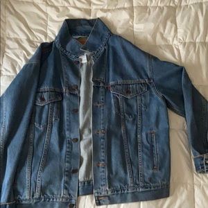 LARGE LEVIS standard trucker DENIM jacket